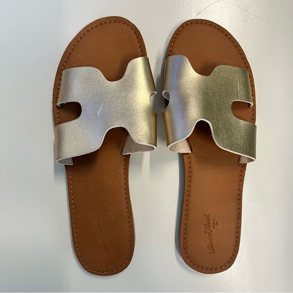 Universal Thread Target Gold Sandals Size 9